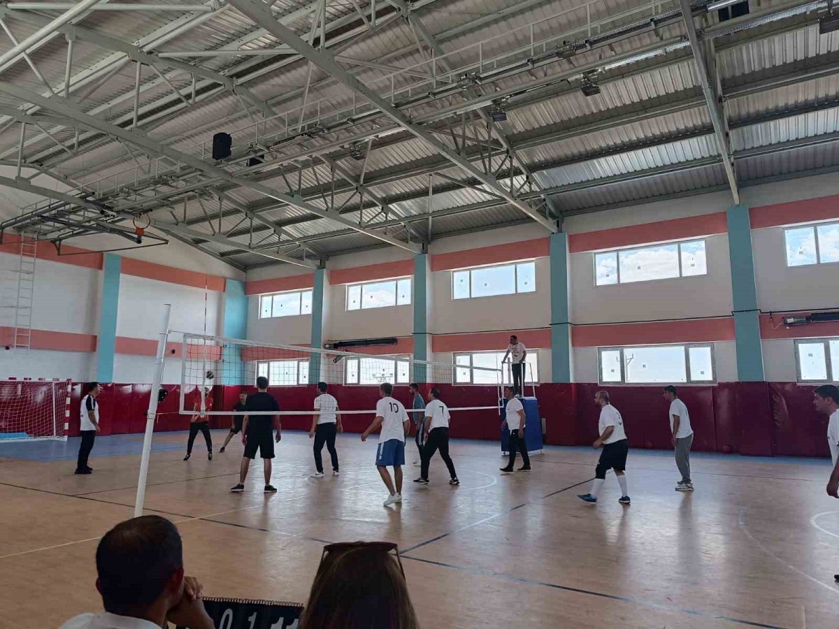 Tut ilçesinde voleybol turnuvası düzenlendi
