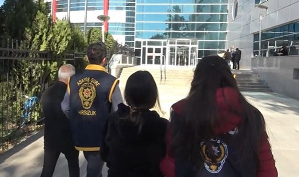 Kozmetik ürün ve ev eşyaları çalan çift yakalandı
